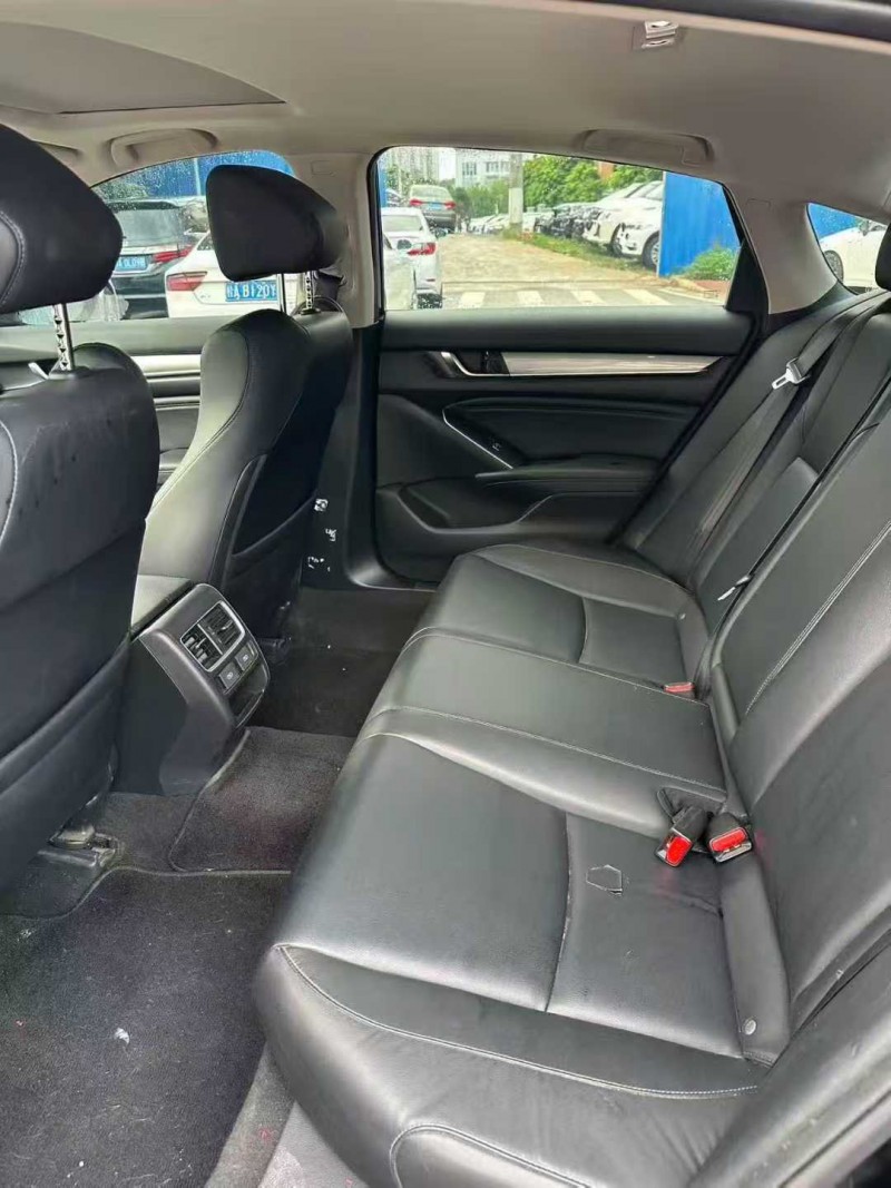 南宁22年本田雅阁6