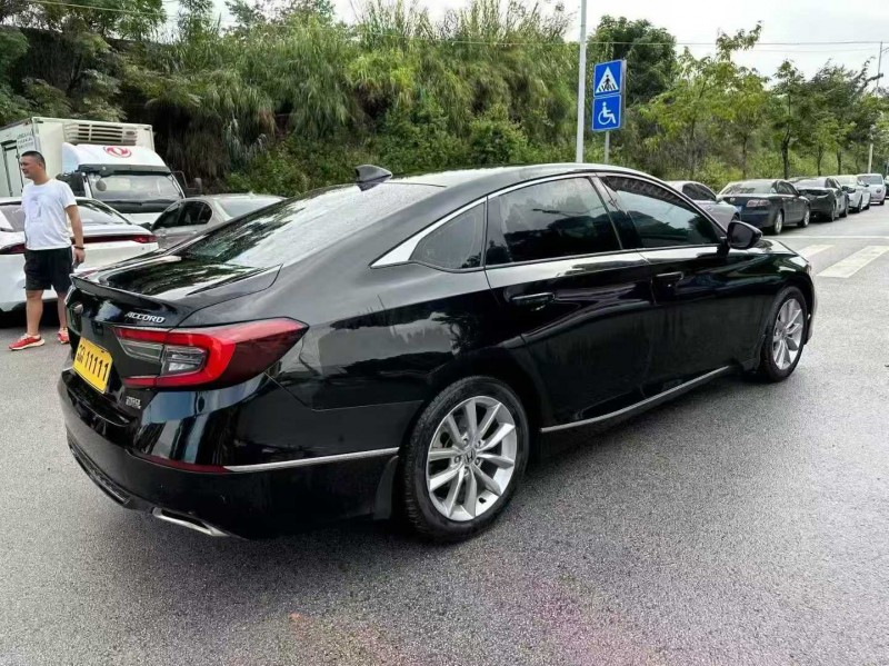 南宁22年本田雅阁7