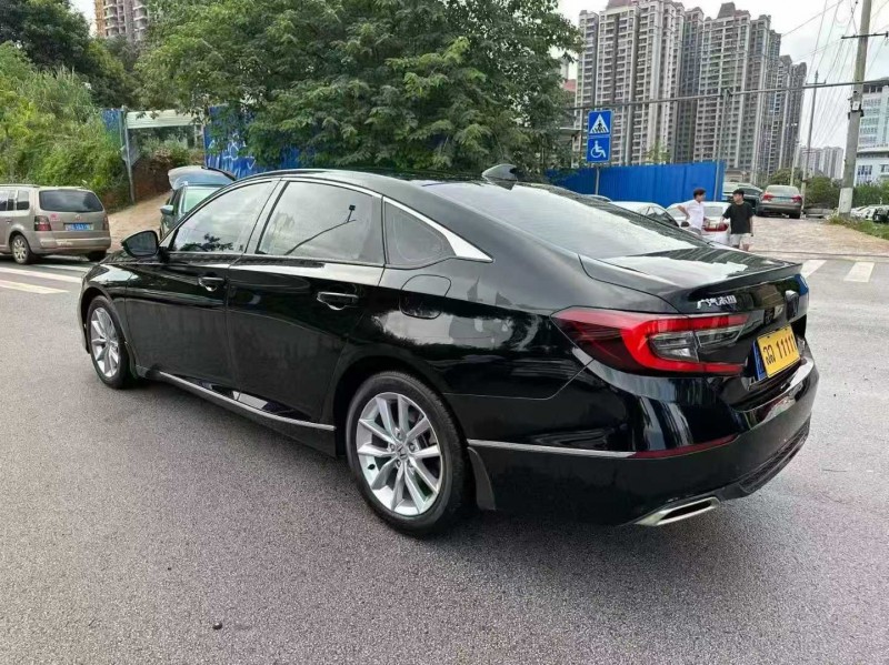 南宁22年本田雅阁8