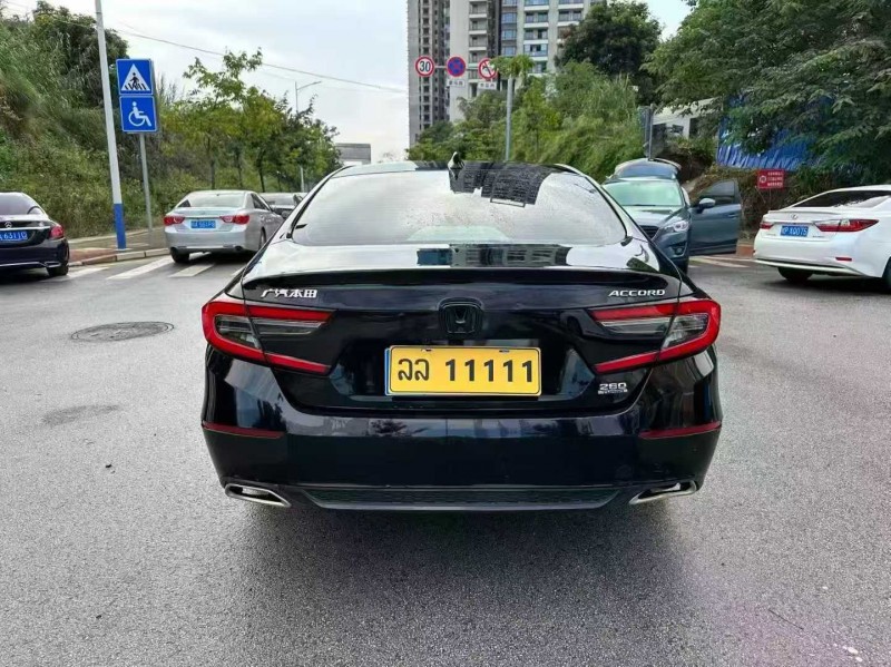 南宁22年本田雅阁9