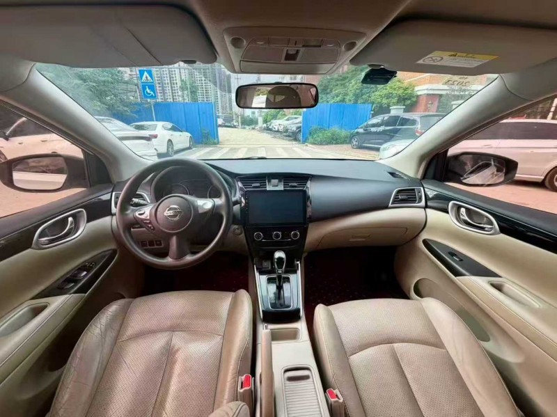 南宁17年日产轩逸4