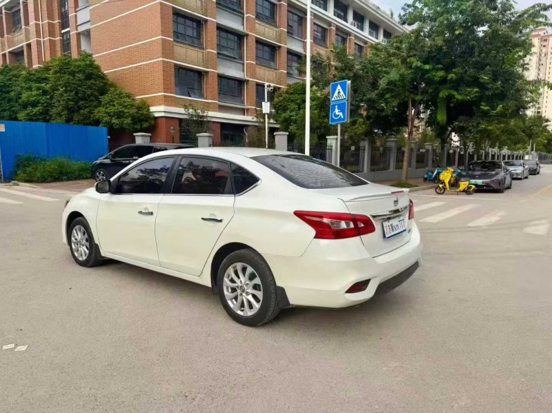 南宁17年日产轩逸7