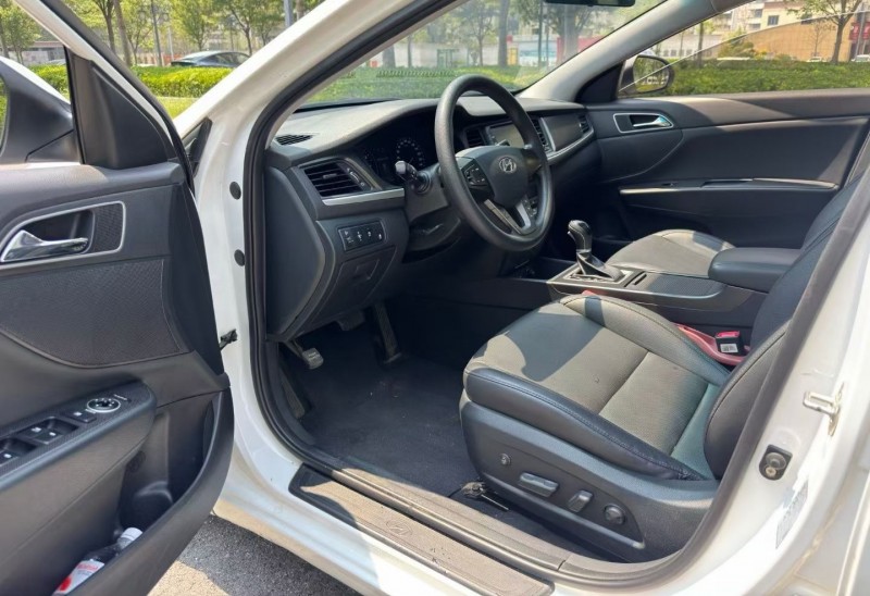 盐城19年现代名图4