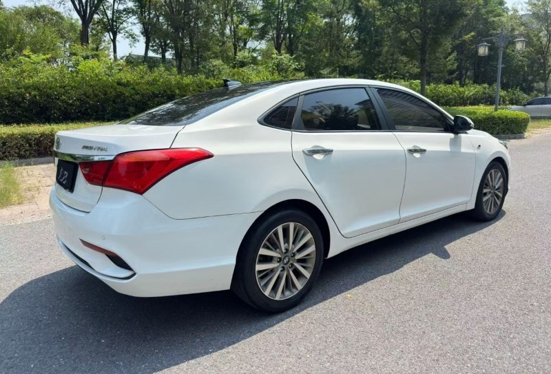 盐城19年现代名图8