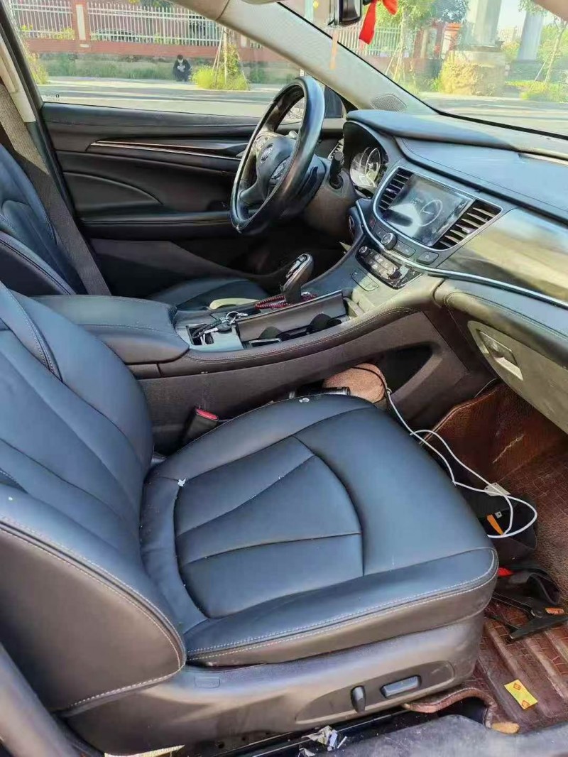 宜昌21年别克君越5