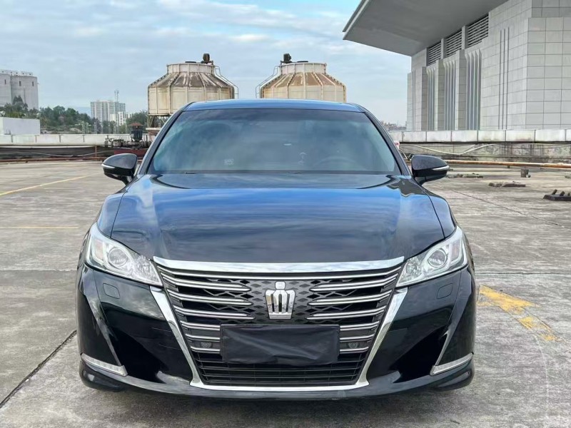 东莞17年丰田皇冠1