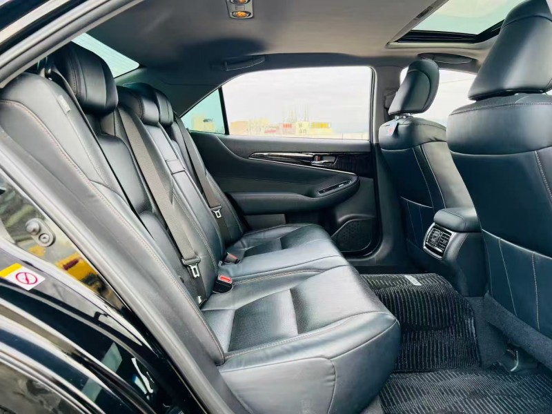 东莞17年丰田皇冠4