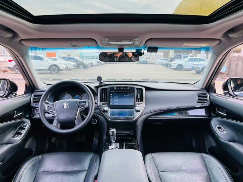 东莞17年丰田皇冠5