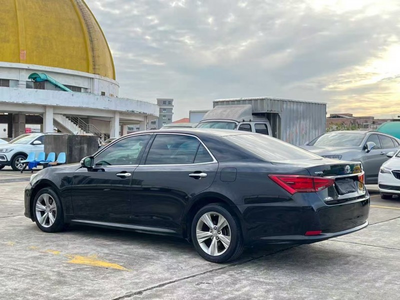 东莞17年丰田皇冠7