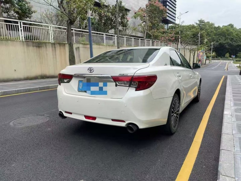 广州16年丰田锐志7