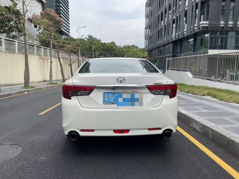 广州16年丰田锐志9