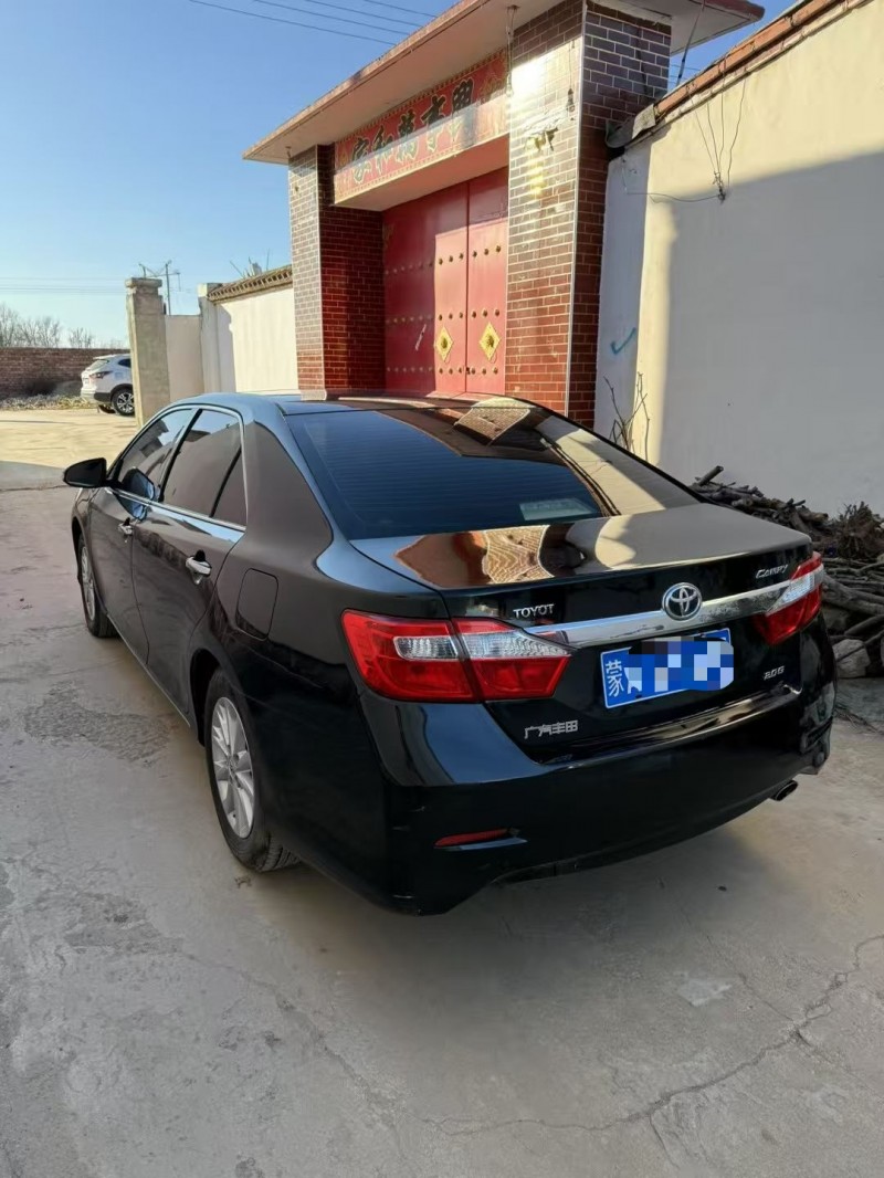 呼和浩特14年丰田凯美瑞8