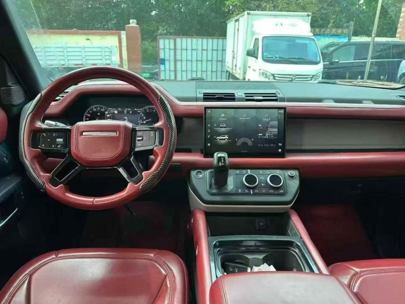 淄博22年路虎卫士4