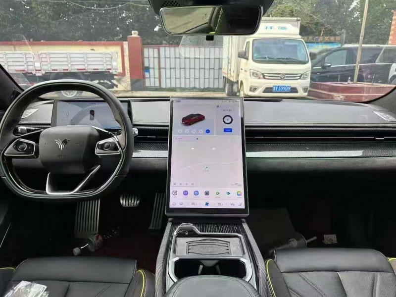 淄博23年哪吒GT8