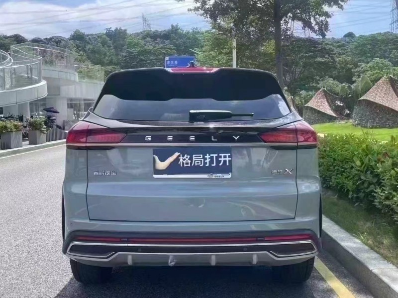 深圳22年吉利博越9
