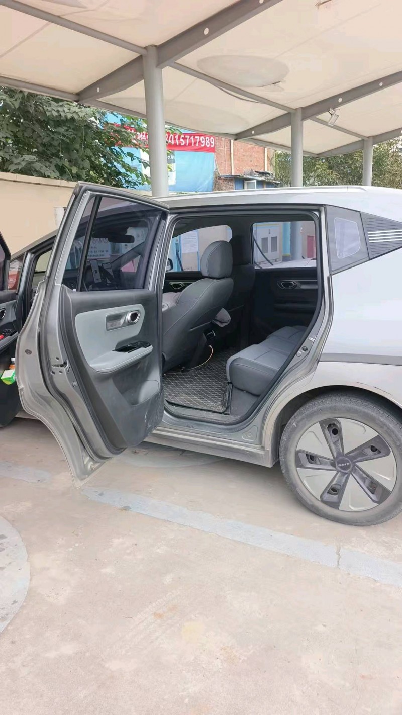 成都23年传祺埃安Y3