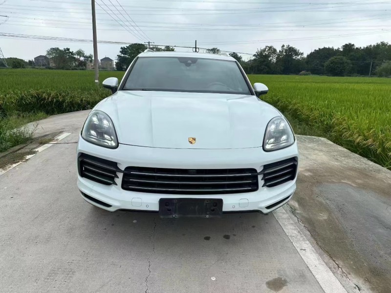 龙岩19年保时捷卡宴1