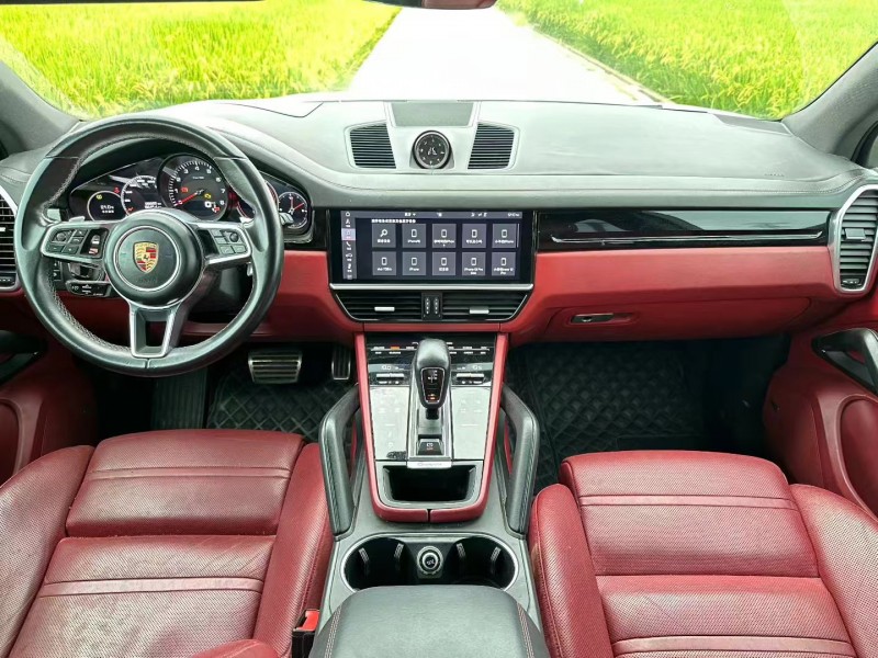 龙岩19年保时捷卡宴8