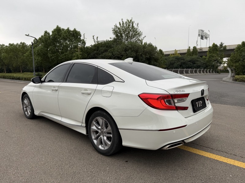 盐城19年本田雅阁8