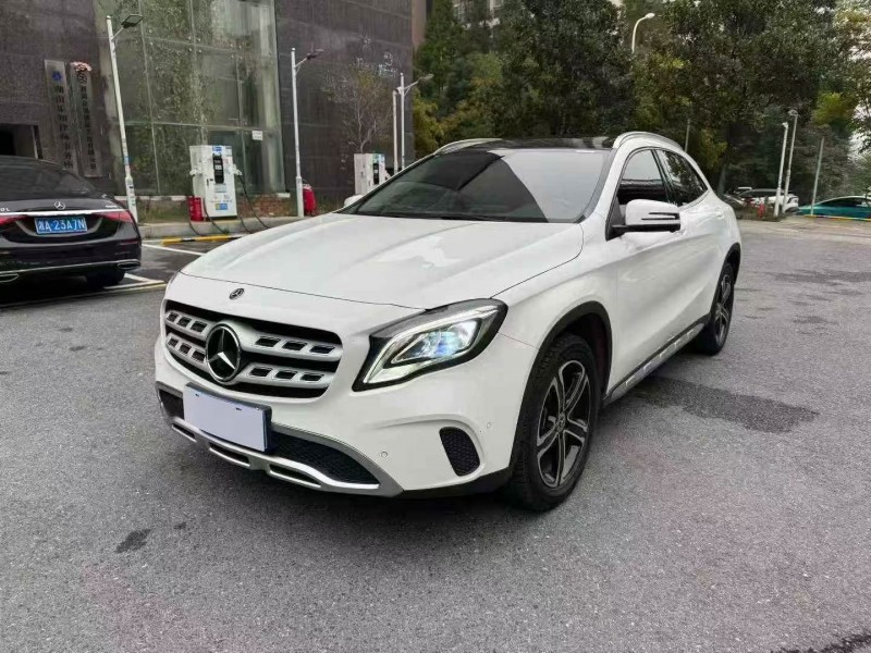 衡阳19年奔驰GLA2