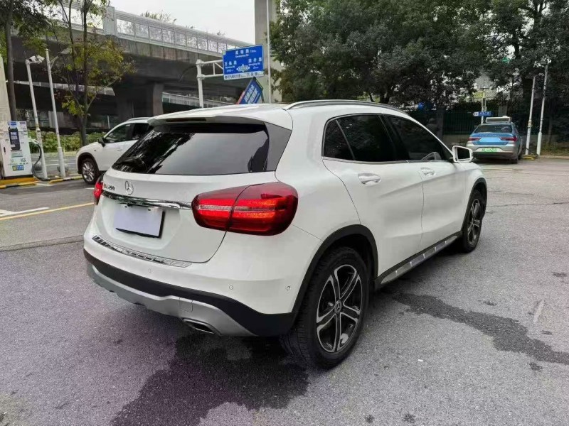 衡阳19年奔驰GLA5