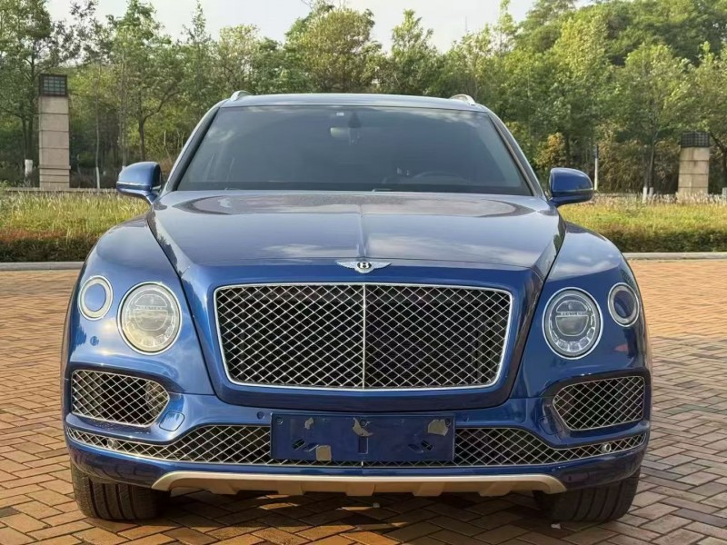 昆明19年宾利添越1