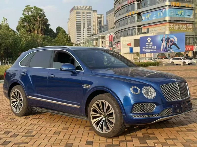 昆明19年宾利添越2