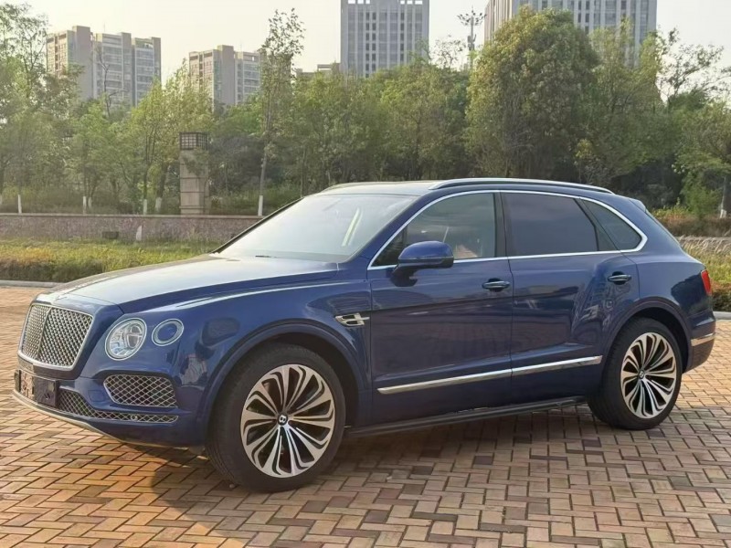 昆明19年宾利添越3