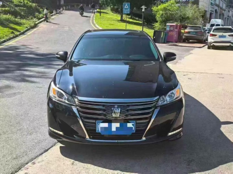 三明19年丰田皇冠1