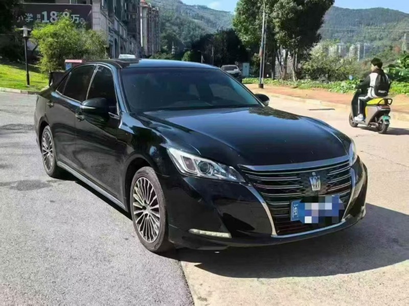 三明19年丰田皇冠2