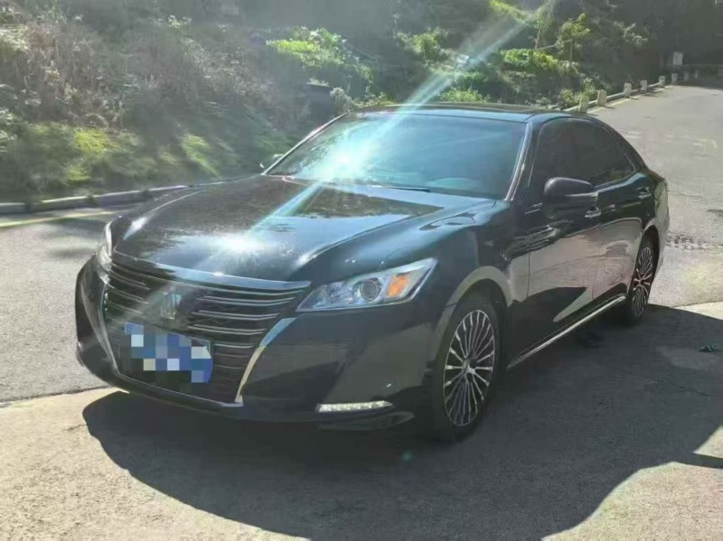 三明19年丰田皇冠3