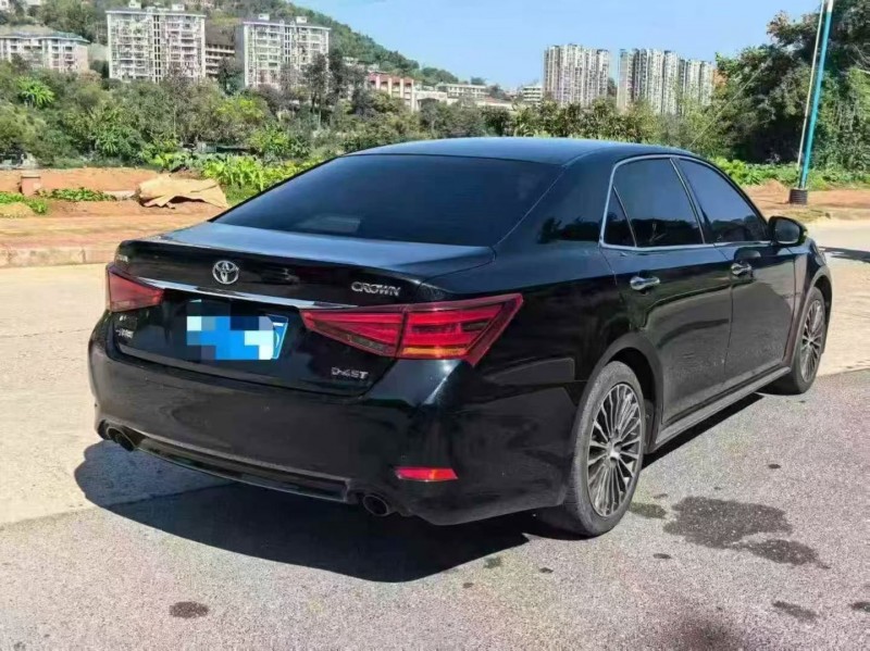 三明19年丰田皇冠8