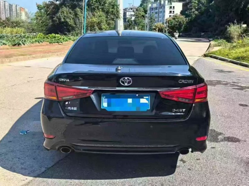 三明19年丰田皇冠9