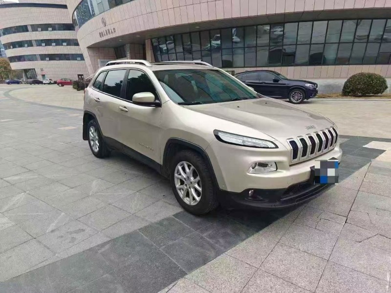 十堰18年Jeep自由光2