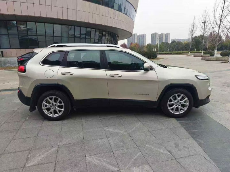 十堰18年Jeep自由光3