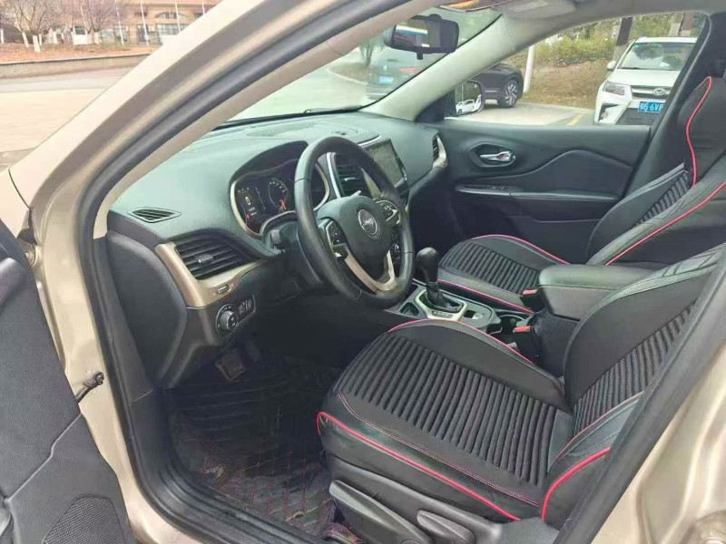 十堰18年Jeep自由光4