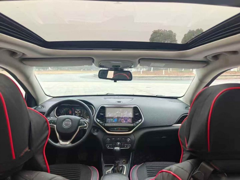 十堰18年Jeep自由光5