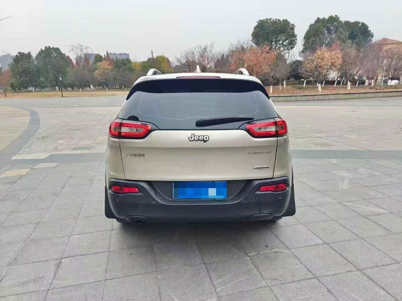 十堰18年Jeep自由光9