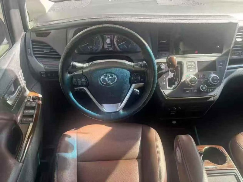 北海16年丰田塞纳4