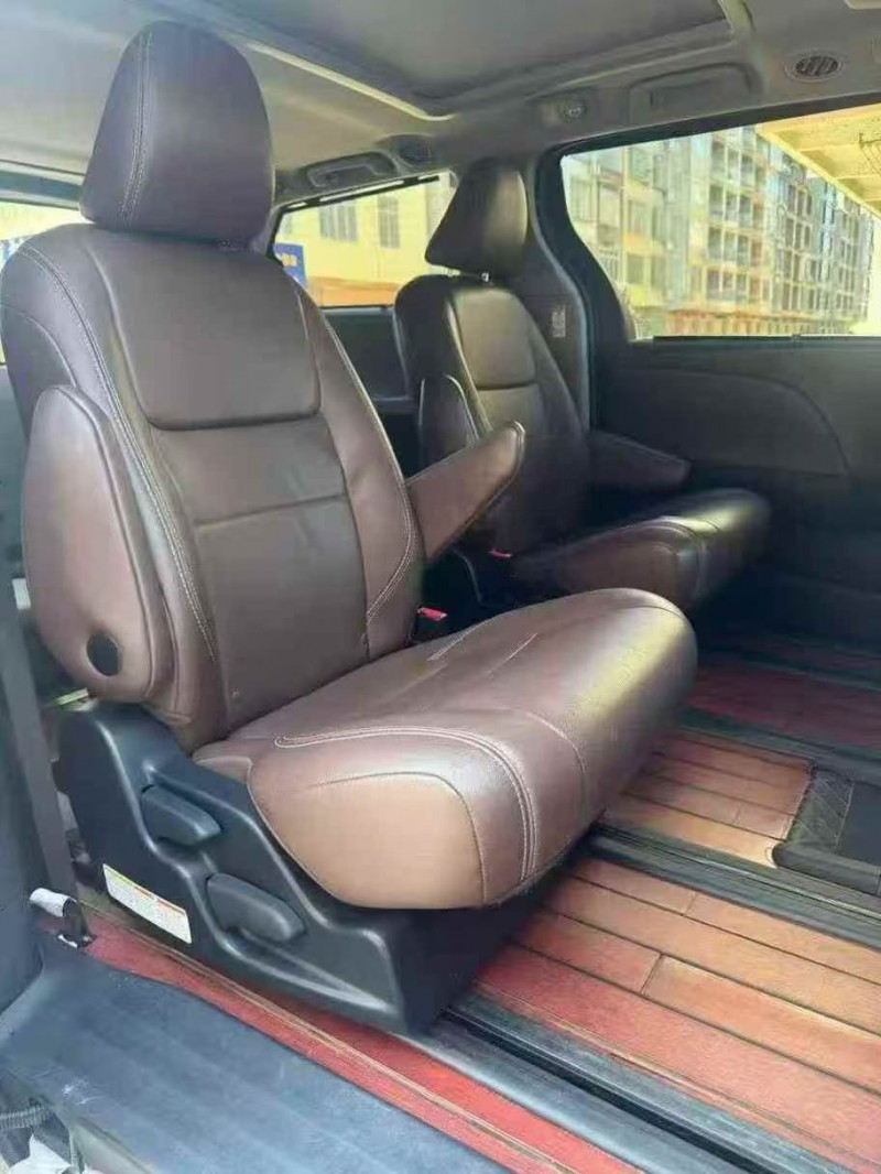 北海16年丰田塞纳8