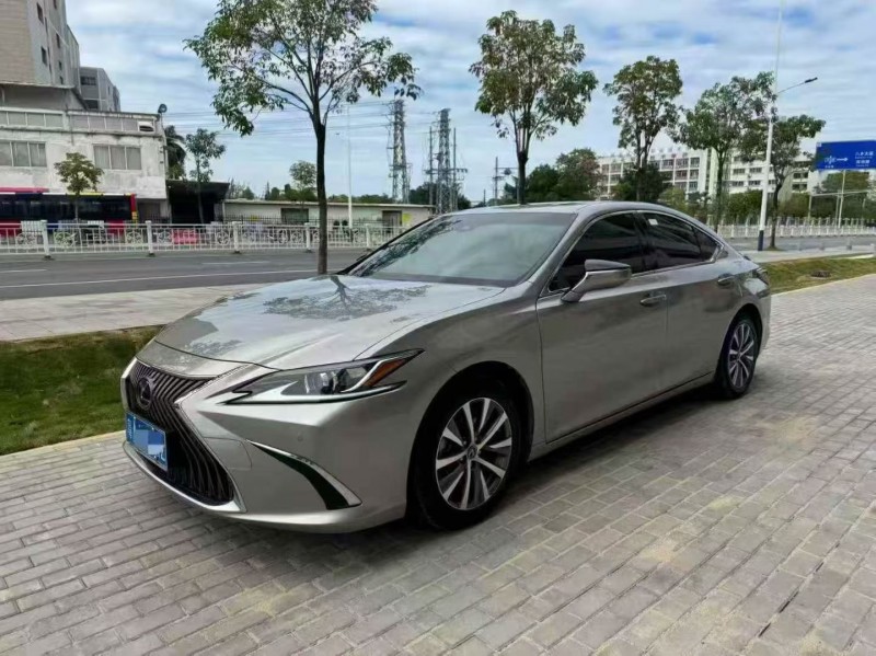 汕头21年雷克萨斯ES2