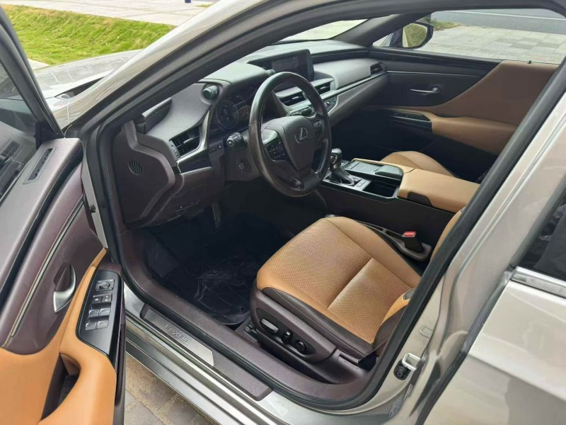 汕头21年雷克萨斯ES5