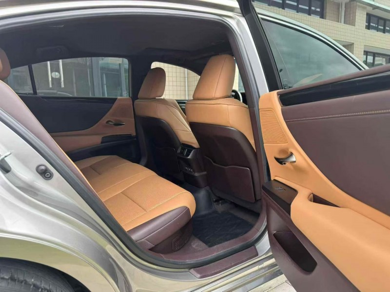 汕头21年雷克萨斯ES6