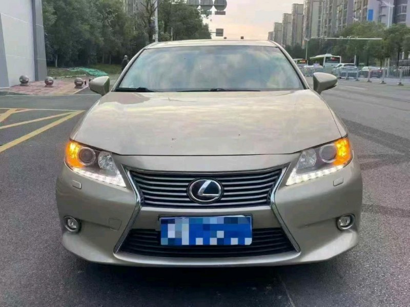 张家界14年雷克萨斯ES1