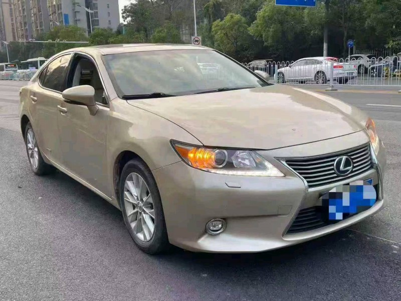 张家界14年雷克萨斯ES2