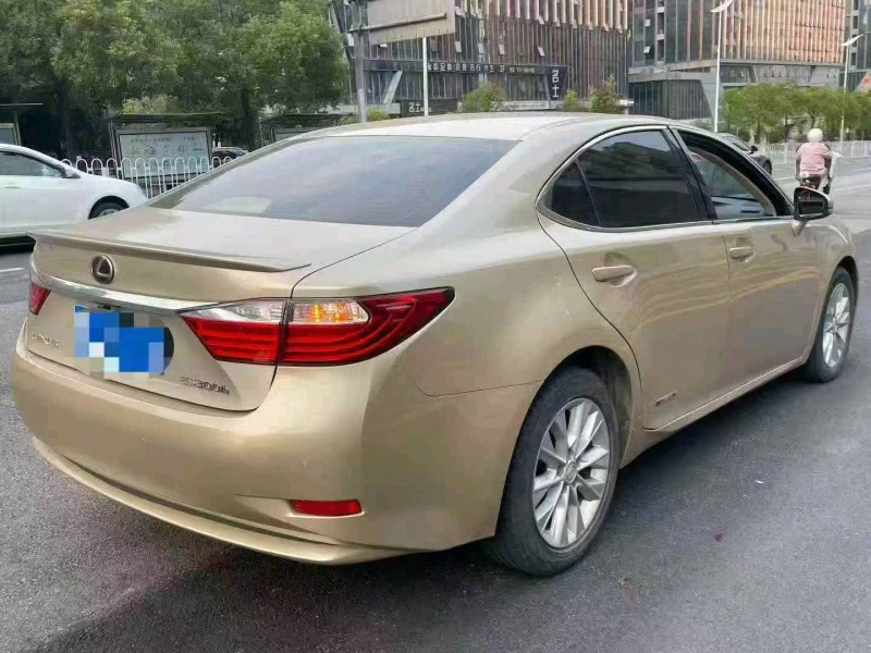 张家界14年雷克萨斯ES5