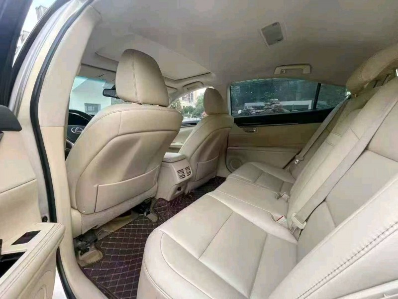 张家界14年雷克萨斯ES6