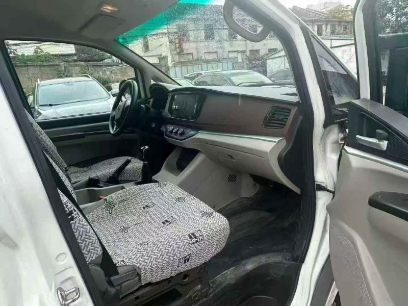 湘潭20年东风菱智6