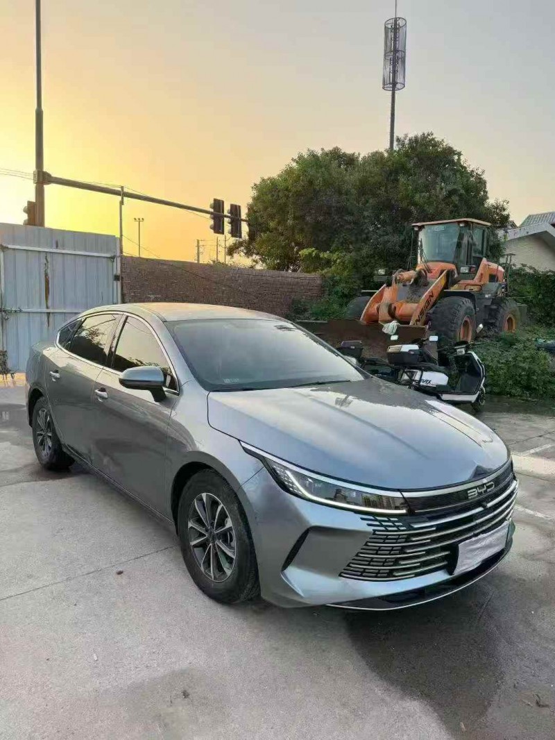 郑州23年比亚迪驱逐舰2