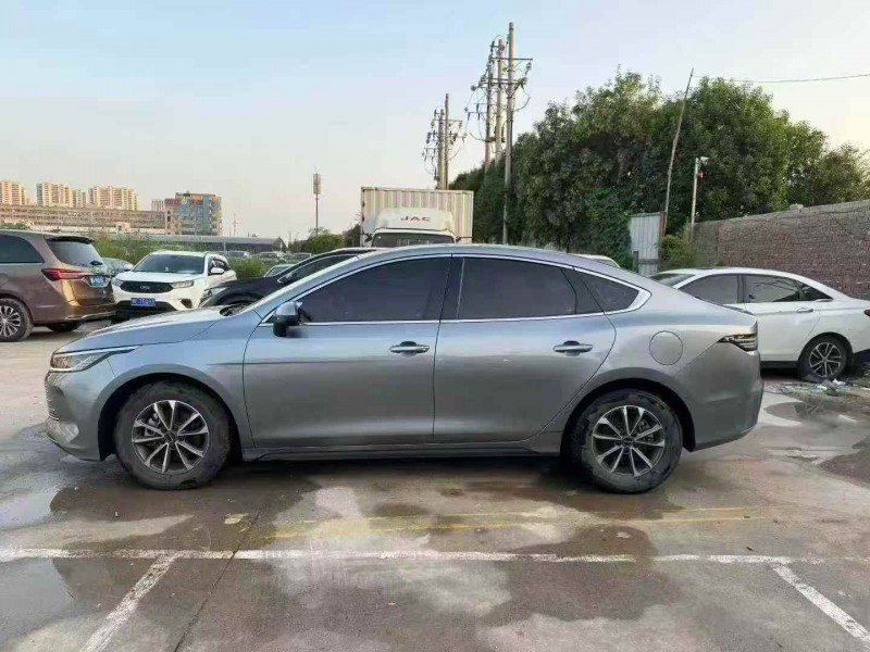 郑州23年比亚迪驱逐舰4